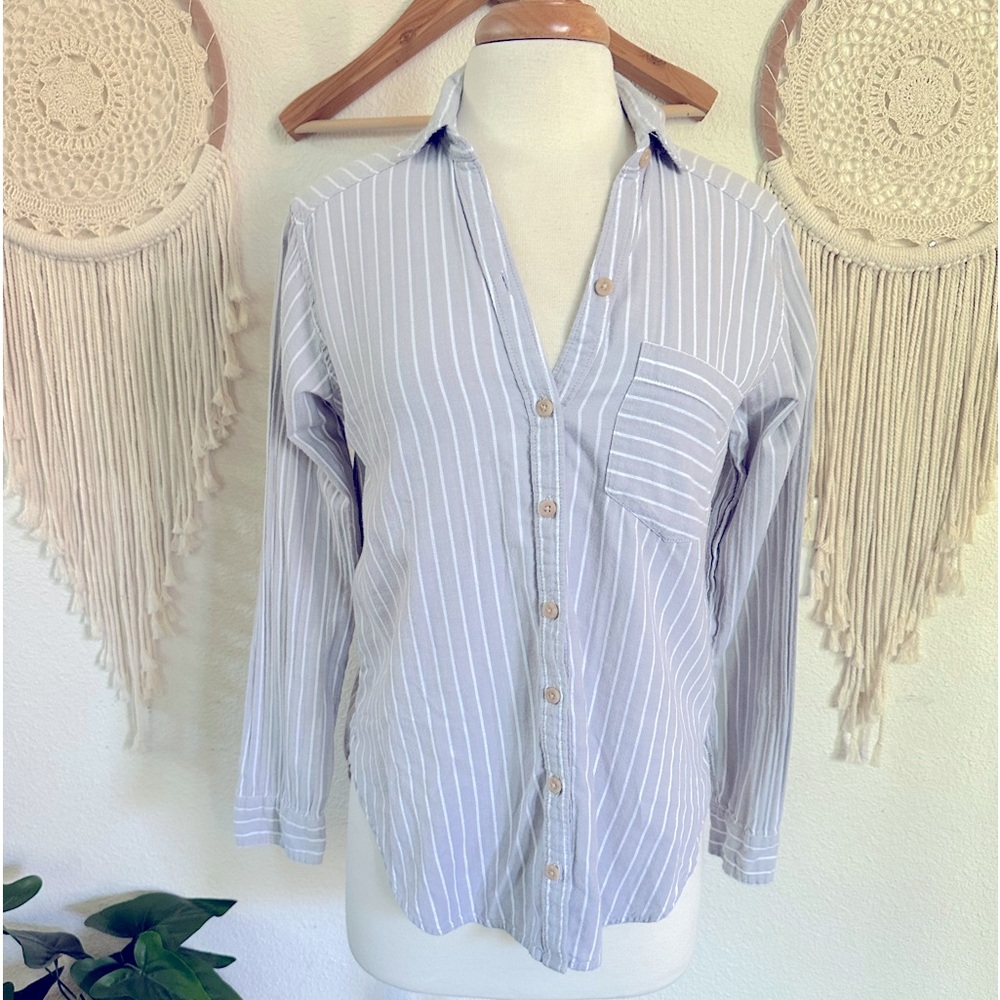 Abercrombie & Fitch Gray and White Long Sleeve Button Down Shirt